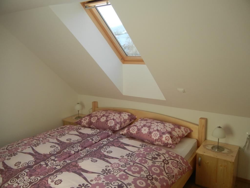 Guesthouse Macesen Spodnja Sorica Стая снимка