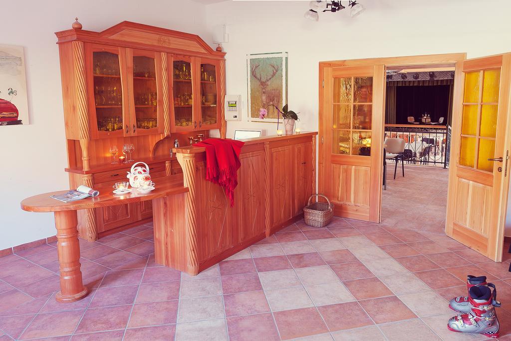 Guesthouse Macesen Spodnja Sorica Екстериор снимка