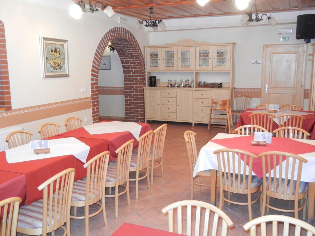 Guesthouse Macesen Spodnja Sorica Екстериор снимка