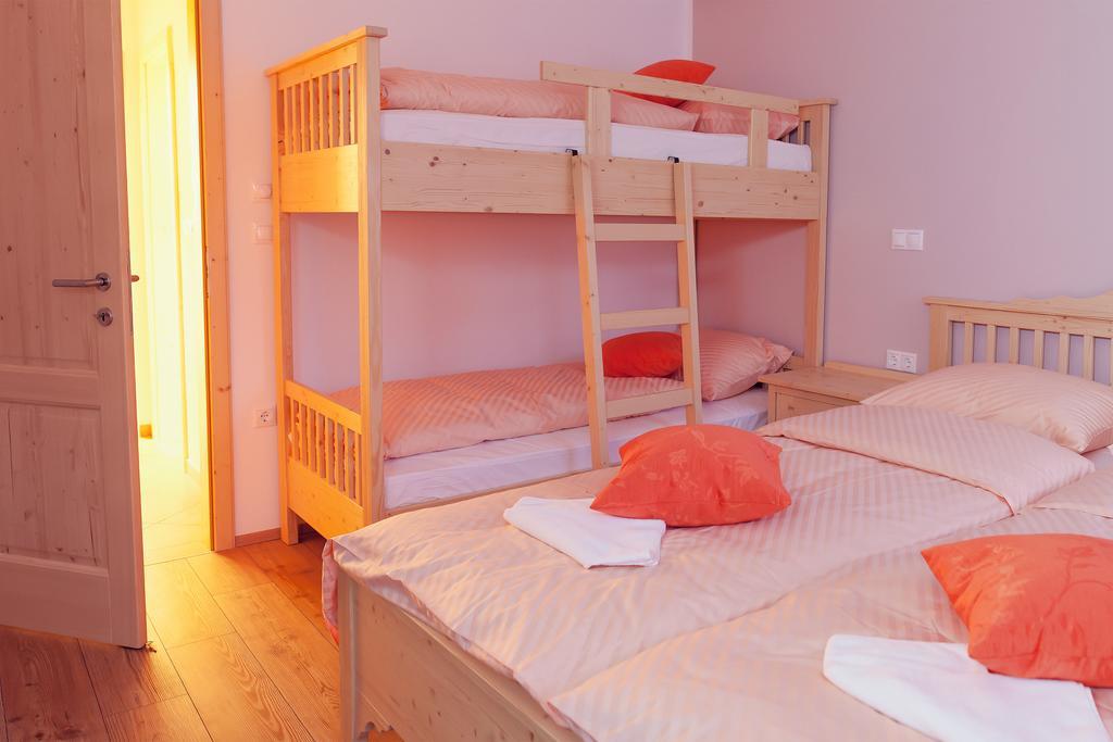 Guesthouse Macesen Spodnja Sorica Стая снимка