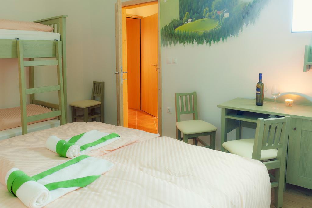Guesthouse Macesen Spodnja Sorica Стая снимка
