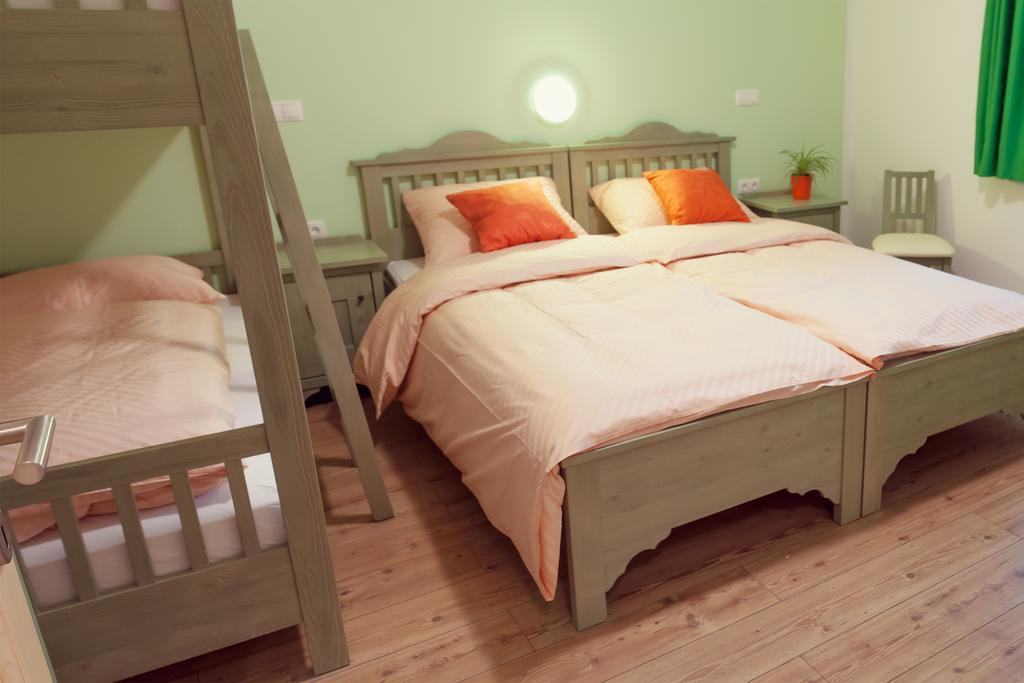 Guesthouse Macesen Spodnja Sorica Стая снимка