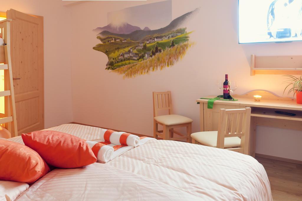 Guesthouse Macesen Spodnja Sorica Стая снимка